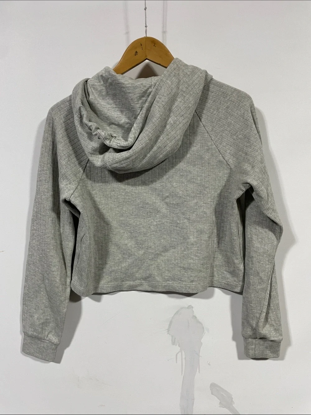 Nike Light Gray Ribbed Cropped Hoodie with Swoosh